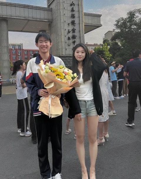 弟弟高考结束送什么礼物好