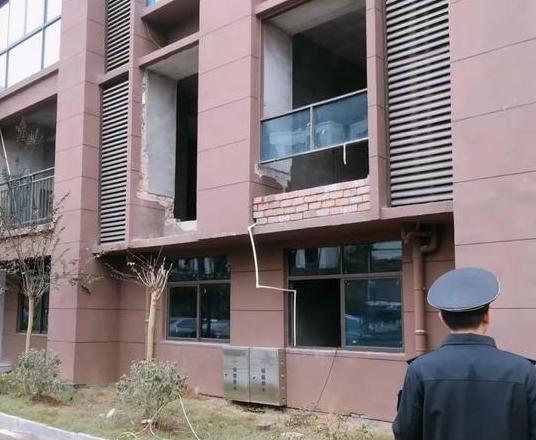 小区私自搭建属于谁管理