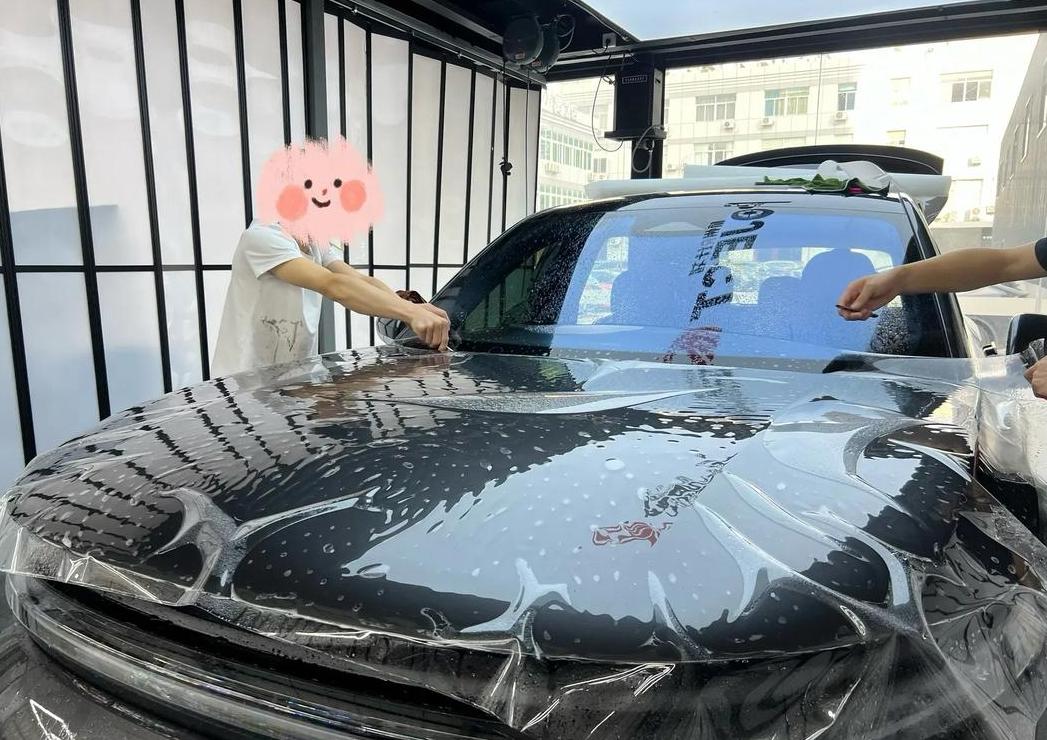 车衣顶部贴吗