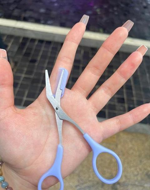 火车过安检能带修眉刀吗
